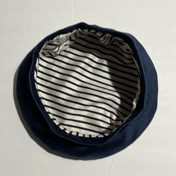 House of MacGregor | Velvet Beret Hat - Picture 3 of 6